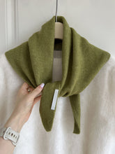 Load image into Gallery viewer, 100% Merino Wool Knitted Triangle Scarf