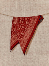 Load image into Gallery viewer, Wool Silk Printed Neck Square Scarf