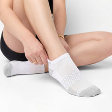 Load image into Gallery viewer, White Ankle Socks