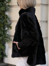 Load image into Gallery viewer, Genuine Scandinavian Mink Fur Poncho