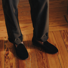 Load image into Gallery viewer, Men's Black Velvet Slipper II