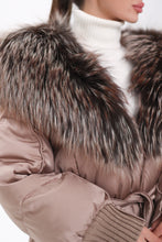 Load image into Gallery viewer, Rei Silver Fox Fully Lined Hood Down Coat in Blush