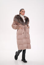 Load image into Gallery viewer, Rei Silver Fox Fully Lined Hood Down Coat in Blush
