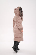 Load image into Gallery viewer, Rei Silver Fox Fully Lined Hood Down Coat in Blush
