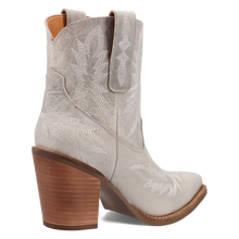 Load image into Gallery viewer, Dingo Rocky Top - Women's Leather Booties