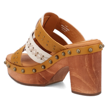 Load image into Gallery viewer, Dingo Chateau - Women's Wooden Sandals