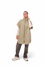Load image into Gallery viewer, Vans Light Insulated Vest