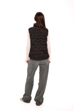 Load image into Gallery viewer, Quilted Vest in Black