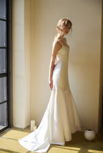 Load image into Gallery viewer, Goddess Style Pearl Beaded Spaghetti-straps Mermaid Satin wedding dress small train