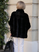 Load image into Gallery viewer, Genuine Scandinavian Mink Fur Poncho