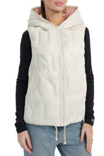 Load image into Gallery viewer, ⇆ Reversible Light Insulated Vest Powder | Ivory