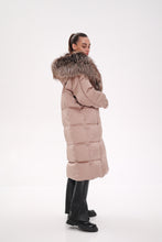 Load image into Gallery viewer, Rei Silver Fox Fully Lined Hood Down Coat in Blush
