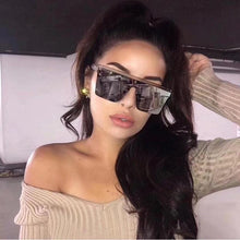 Load image into Gallery viewer, Retro Modern Elegant Square Sunglasses for Women and Lady With Big Frame Fashion Girls Sunglasses In Vintage Style With UV400 Protection