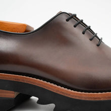 Load image into Gallery viewer, Handcrafted calfskin Oxford shoes Coffee