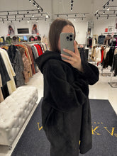 Load image into Gallery viewer, ⇆ Reversible Faux Fur & Suede Coat