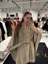 Load image into Gallery viewer, Luxury Double-Face Wool Poncho with Scandinavian Mink Fur