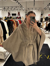 Load image into Gallery viewer, Luxury Double-Face Wool Poncho with Scandinavian Mink Fur