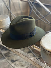 Load image into Gallery viewer, Jones - Olive green