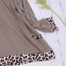 Load image into Gallery viewer, Leopard Contrast Pocket Pullover