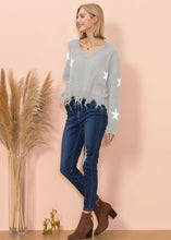 Load image into Gallery viewer, Star Pattern Frayed Hem Sweater