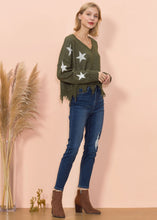 Load image into Gallery viewer, Star Pattern Frayed Hem Sweater