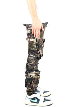 Load image into Gallery viewer, LOGAN Men's premium twill forest camo pattern cargo pants.