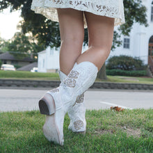 Load image into Gallery viewer, White Rose Inlayed Women's Cowgirl Boots (M50032)