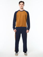 Load image into Gallery viewer, Suonare Crewneck- Bronze Brown