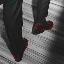 Load image into Gallery viewer, Men's Oxblood Velvet Slipper II