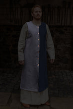 Load image into Gallery viewer, Right Side Tabard Auderic Black