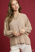 Load image into Gallery viewer, Umgee Linen Scallop Hem Long Sleeve Blouse | Fitiquefit
