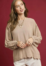 Load image into Gallery viewer, Umgee Linen Scallop Hem Long Sleeve Blouse | Fitiquefit