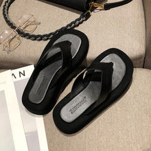 Load image into Gallery viewer, Black White Thick Bottom Flip Flops Women Famous Design Clip Toe Slippers Platform Slides Beach Comfort Thong Style Flip Flops Sandals For Women With Arch Support For Comfortable Walk