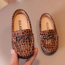 Load image into Gallery viewer, Chic Toddler Leather Kicks