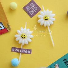Load image into Gallery viewer, Cute Birthday Candle Daisy Birthday Candles Kids With Smiley Faces Children's Birthday Candles Birthday Cake Decorations Themed Party Supplies Lovely Flower Candles Daisy Shape