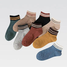 Load image into Gallery viewer, Cute Heart Design 4 Pairs Socks For Women Fashion Spring Cotton Modern Girls Casual Outdoor Socks For Women