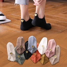 Load image into Gallery viewer, Cute Heart Design 4 Pairs Socks For Women Fashion Spring Cotton Modern Girls Casual Outdoor Socks For Women
