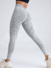 Load image into Gallery viewer, V-Back Scrunch Butt Seamless Yoga Licious Leggings