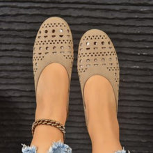 Load image into Gallery viewer, Women's Chunky Heel Wedge Pumps – Wide Size Full-Grain Leather