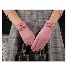 Load image into Gallery viewer, Elegant Black Winter Women Outdoor Warm One Size Gloves Fashionable Cute Bow Style Casual Gloves For Women