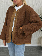 Load image into Gallery viewer, Modern Cozy Women Luxuriously Cozy Contrast Button Up Sherpa Jacket with Pockets For Fall & Winter