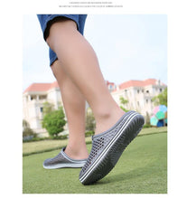 Load image into Gallery viewer, Garden Clog Women Quick Drying Summer Beach Slipper Flat Outdoor Sandals Breathable Mesh Sandals Beach Footwear Anti-Slip Slippers Quick Drying Sandals