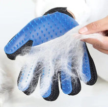 Load image into Gallery viewer, Gentle Pet Grooming Glove