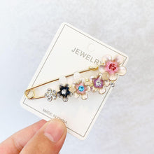 Load image into Gallery viewer, High-end Safety Pins For Women Flower Pin Crystal Rhinestones Safety Pins Woman Jewelry Accessories Hijab Scarf Clip Buckles
