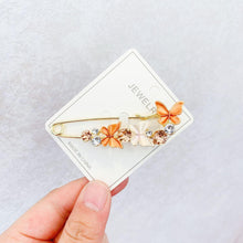 Load image into Gallery viewer, High-end Safety Pins For Women Flower Pin Crystal Rhinestones Safety Pins Woman Jewelry Accessories Hijab Scarf Clip Buckles