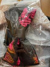 Load image into Gallery viewer, Luxury Fuchsia/Black Floral 2-Piece Modern Fit Suit