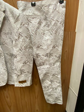 Load image into Gallery viewer, Luxury White/Silver Floral 2-Piece Modern Fit Suit
