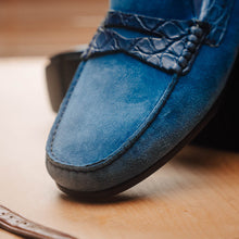 Load image into Gallery viewer, 31-160-DNM MONZA Sueded Calfskin with Crocodile Driver Denim