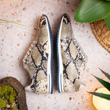 Load image into Gallery viewer, 65-215-WHT PERI Python Embossed Italian Calfskin Sneakers Black / White