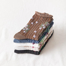 Load image into Gallery viewer, News Fashion Floral Print Women's Socks Harajuku Vintage Streetwear Crew Socks Kawaii Cute Cotton Long Sock Winter Warm Socks For Men And Women